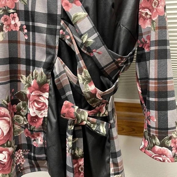 🌟PRICE REDUCED🌟FLORAL 💐PLAID Pink Black Faux Leather 3/4 Sleeve Top SIDE TIE - Picture 7 of 12